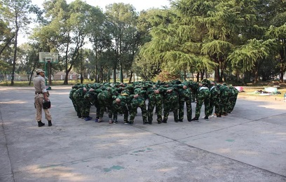 “鑄造優(yōu)秀團(tuán)隊(duì)，共創(chuàng)華禹輝煌”----華禹護(hù)欄幸福村戶外拓展訓(xùn)練營(yíng)活動(dòng)